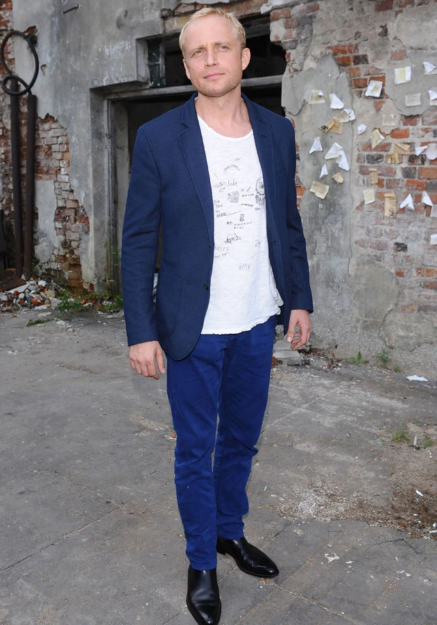 Adamczyk jak gdyby nigdy nic pozuje do zdjęć... Adamczyk jak gdyby nigdy nic pozuje do zdjęć...