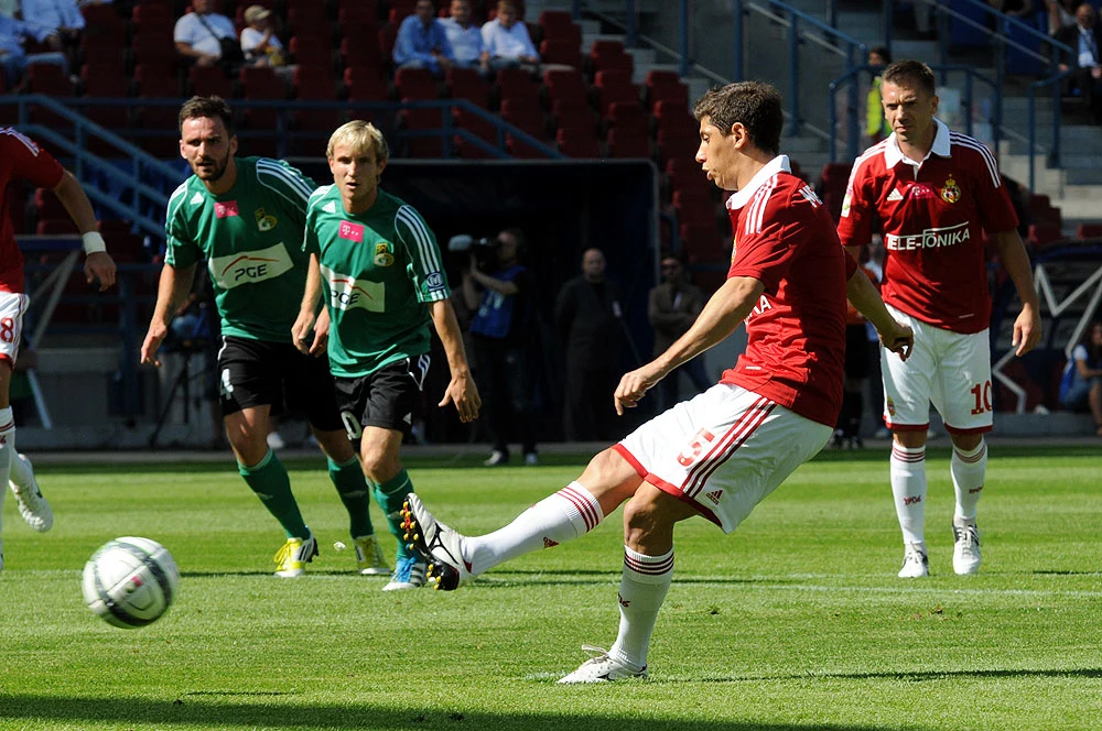 Zwycięskiego gola Wisła strzeliła w doliczonym czasie gry, a do siatki trafił Cwetan Genkow