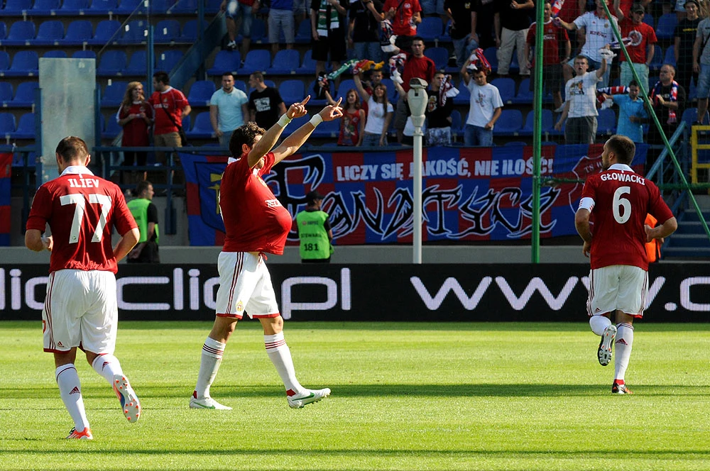 Zwycięskiego gola Wisła strzeliła w doliczonym czasie gry, a do siatki trafił Cwetan Genkow