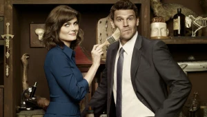 Czy agent Booth (David Boreanaz) zdoła oczyścić dr Brennan z zarzutu morderstwa?
