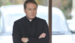 Ojciec Mateusz (Artur Żmijewski) będzie miał dużo pracy. Parafianie i policja wciąż liczą na jego pomoc i detektywistyczne umiejętności. 