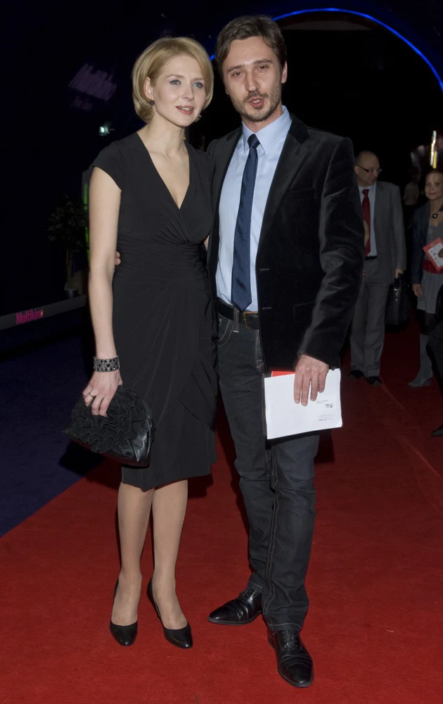 Urszula Grabowska i Adrian Ochalik - aktorzy krakowskiego Teatru Bagatela - są razem od 10 lat i świętują w tym roku cynowe gody! Urszula Grabowska i Adrian Ochalik - aktorzy krakowskiego Teatru Bagatela - są razem od 10 lat i świętują w tym roku cynowe gody!