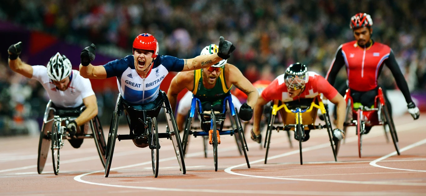 Brytyjczyk David Weir wygrywa wyścig na 5000 m Brytyjczyk David Weir wygrywa wyścig na 5000 m