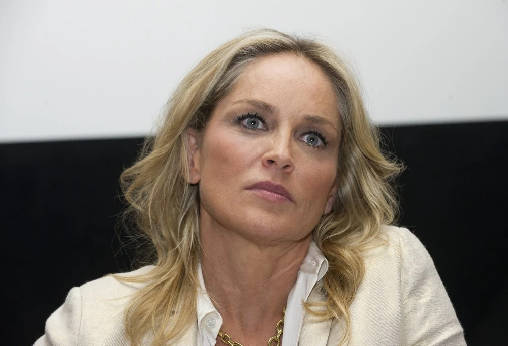 "Pozbywam się ludzi, którzy tego nie rozumieją i nie są po mojej stronie. Zwolniłam współpracowników, którzy nie byli moimi prawdziwymi przyjaciółmi. Przestałam umawiać się z mężczyznami, którzy tak naprawdę mnie nie lubili" - wyznała.