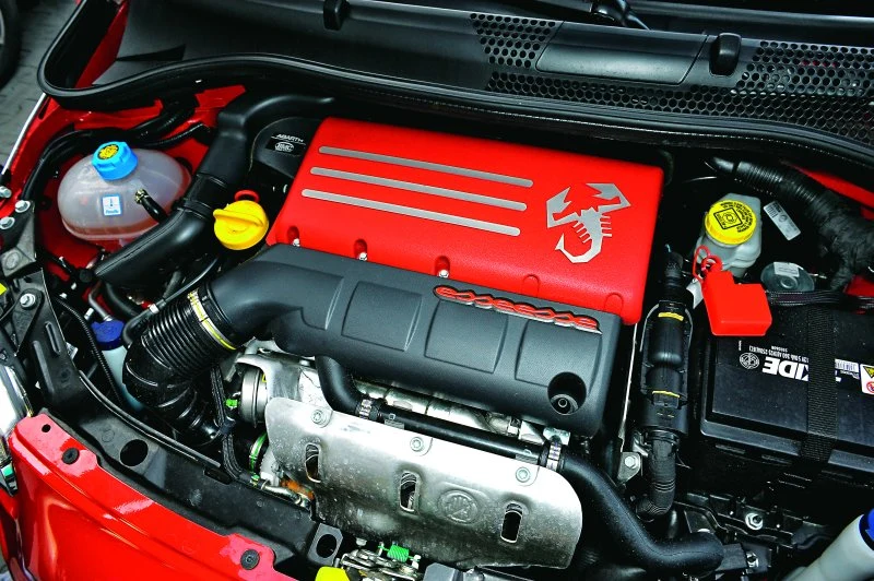 Modyfikacja komputera sterującego pracą silnika zwiększa jego maksymalną moc do 160 KM. W trybie Sport maksymalny moment obrotowy osiąga 230 Nm przy 3000 obr./min.