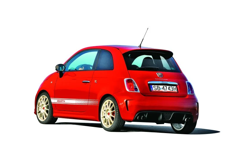 Abarth 500 w wersji esseesse to wzrost maksymalnej mocy ze 135 do 160 KM i momentu obrotowego z 206 do 230 Nm.
