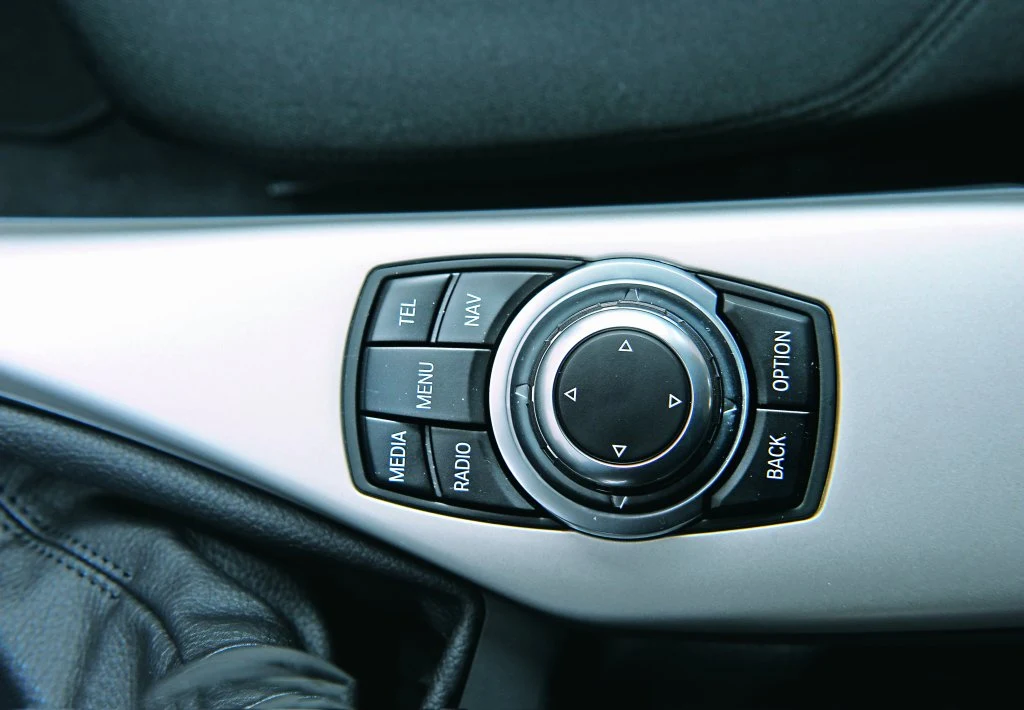 Fotel pozwala zająć sportową pozycję za kierownicą. Fotel pozwala zająć sportową pozycję za kierownicą.