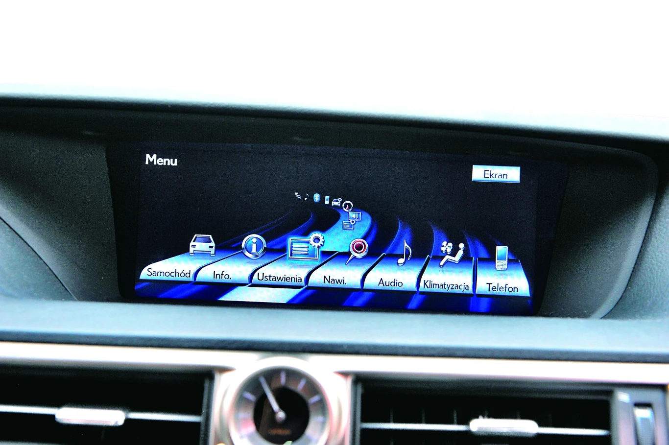 Menu główne przypomina to z BMW. Schody zaczynają się później. 