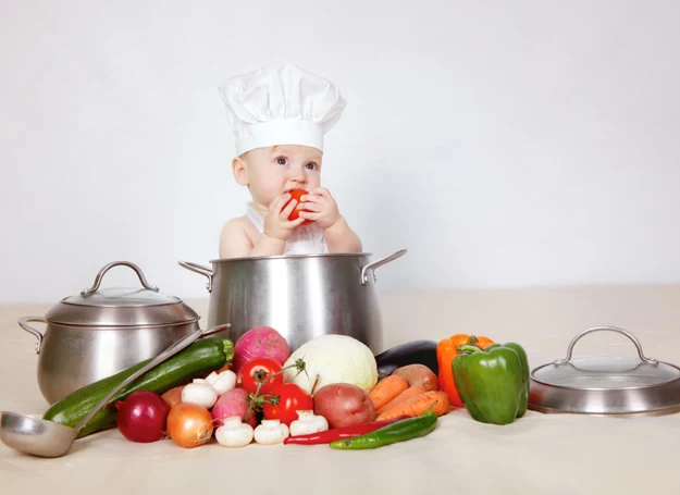 Jak najlepiej zachęcić dziecko do jedzenia warzyw? Dając przykład!