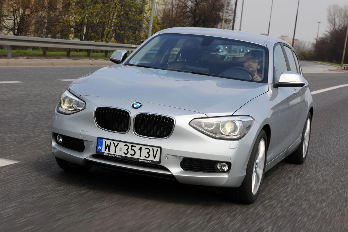 Druga generacja serii 1 (F20) zadebiutowała w 2011 roku. Druga generacja serii 1 (F20) zadebiutowała w 2011 roku.