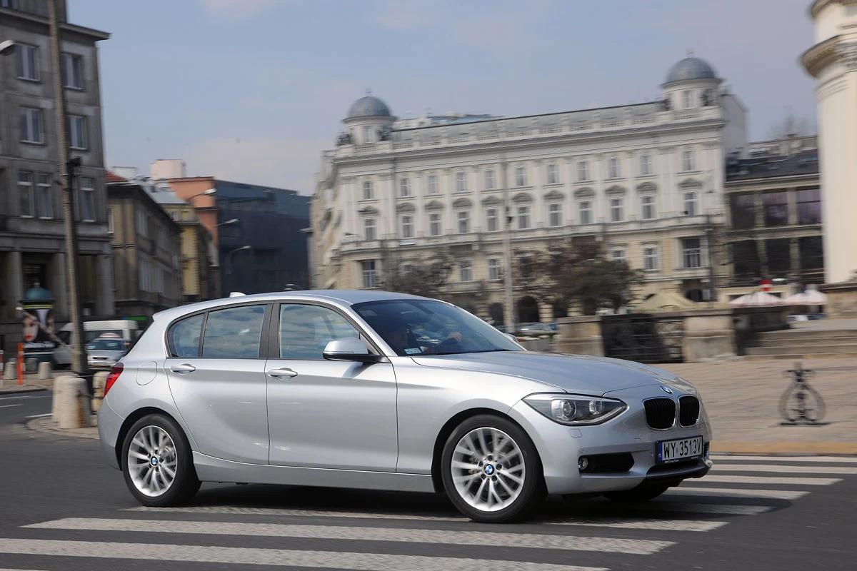 Podstawowy wcale nie znaczy za słaby. Silnik w 116i jest dynamiczny, elastyczny, a przy tym oszczędny. Podstawowy wcale nie znaczy za słaby. Silnik w 116i jest dynamiczny, elastyczny, a przy tym oszczędny.