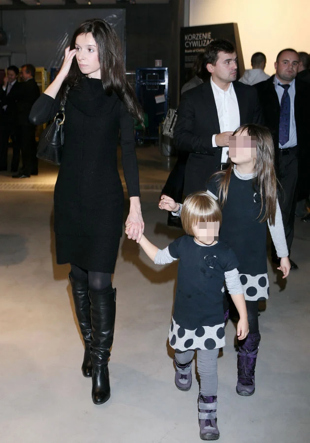 Kaczyńska wychowuje z Dubienieckim dwie córki: 9-letnią Ewę z pierwszego małżeństwa i 5-letnią Martynkę Kaczyńska wychowuje z Dubienieckim dwie córki: 9-letnią Ewę z pierwszego małżeństwa i 5-letnią Martynkę