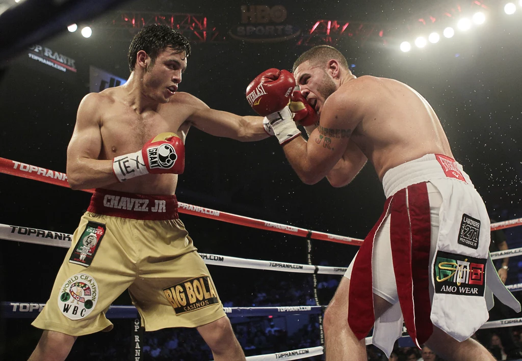 Z lewej Julio Chavez Junior