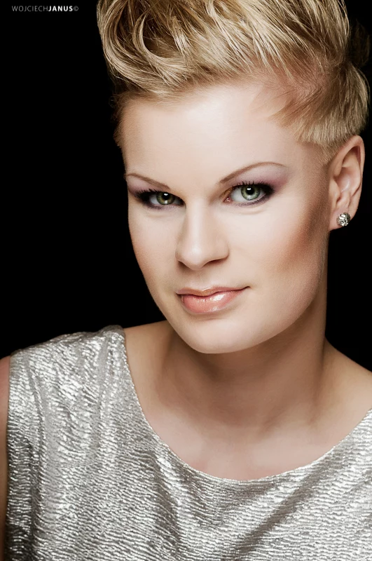 włosy: Justyna Kukla produkty: KEMON fot: Wojciech Janus modelki: Agnieszka Rybska, Adriana Kostrzewska, Dominika Racibor makijaż: Jowita Bartnik włosy: Justyna Kukla produkty: KEMON fot: Wojciech Janus modelki: Agnieszka Rybska, Adriana Kostrzewska, Dominika Racibor makijaż: Jowita Bartnik