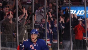 Wojtek Wolski w czasach, gdy grał w New York Rangers.