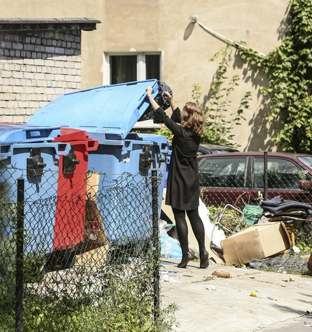 Kamila Łapicka i słynne już worki foliowe z pamiątkami po mężu