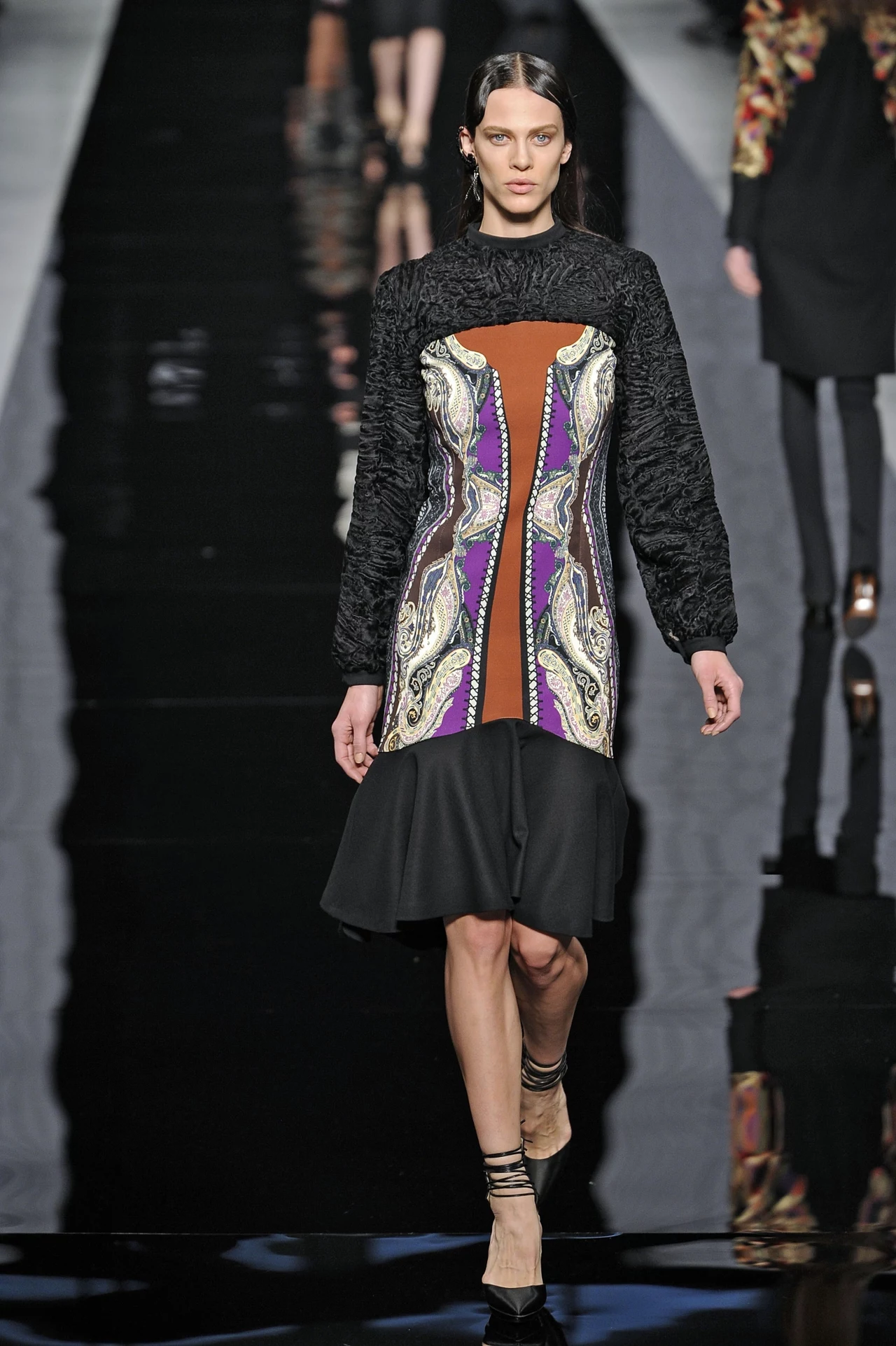 Wyszczuplająca geometria - Etro Wyszczuplająca geometria - Etro