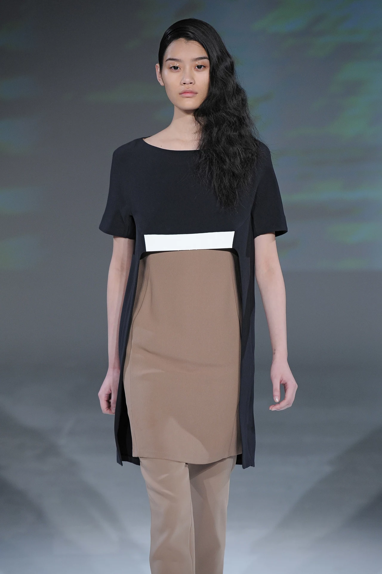 Wyszczuplająca geometria - Hussein Chalayan Wyszczuplająca geometria - Hussein Chalayan