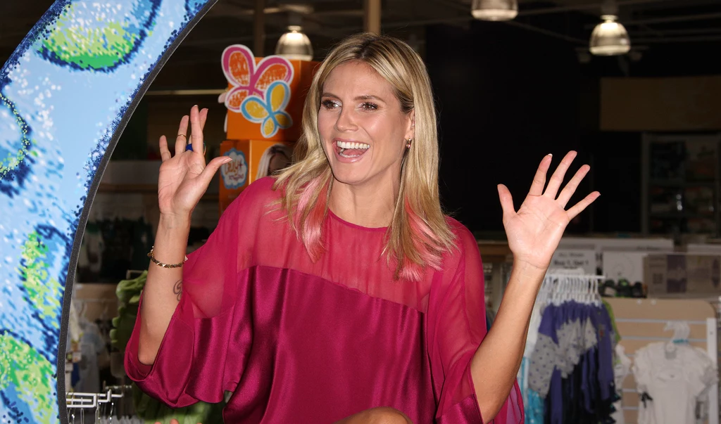 Zdjęcia zostały zrobione w mieście Calabasas w Kalifornii, gdzie Heidi Klum promowała kolekcję "Scrumptious". Zdjęcia zostały zrobione w mieście Calabasas w Kalifornii, gdzie Heidi Klum promowała kolekcję "Scrumptious".