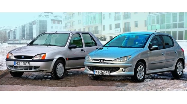 Ford Fiesta i Peugeot 206 - skromność kontra paryski szyk.