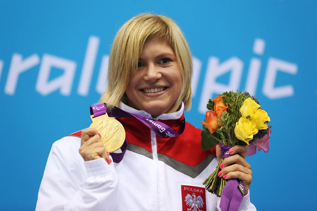 - Jak spora część pływaków na pływalnię trafiłam troszkę przez przypadek - opowiada Rewii Joanna. - Stwierdzono u mnie wadę postawy i skierowano na rehabilitację - Jak spora część pływaków na pływalnię trafiłam troszkę przez przypadek - opowiada Rewii Joanna. - Stwierdzono u mnie wadę postawy i skierowano na rehabilitację