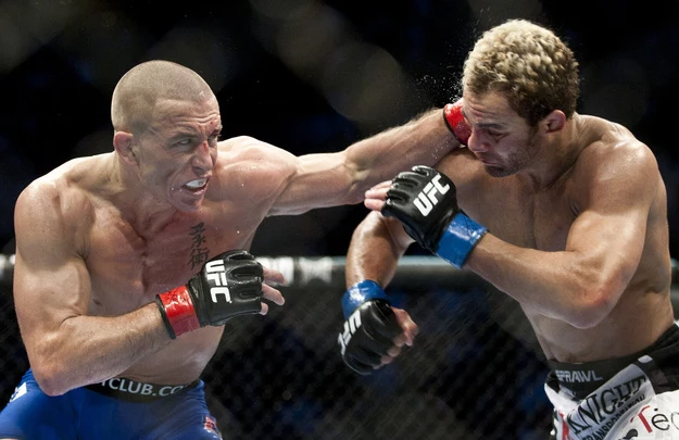 Georges St Pierre (z lewej) kontra Josh Koscheck Georges St Pierre (z lewej) kontra Josh Koscheck