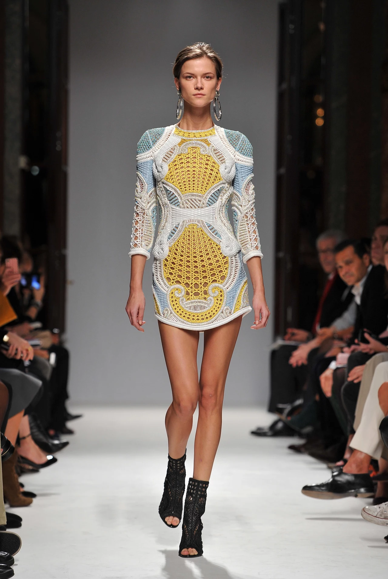 Kasia Struss na pokazie Balmain Kasia Struss na pokazie Balmain