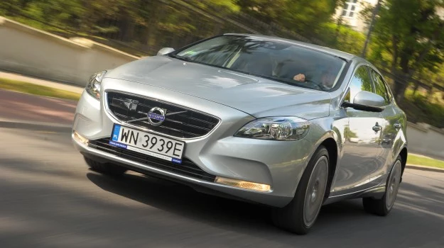 Volvo V40 ma opływowe nadwozie o niewielkim współczynniku oporu powietrza (0,29).