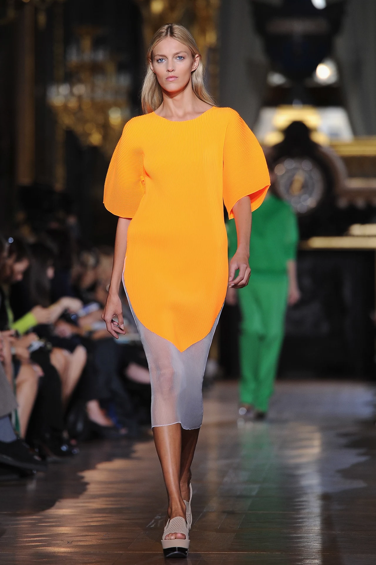 Anja Rubik na pokazie Stelli McCartney Anja Rubik na pokazie Stelli McCartney