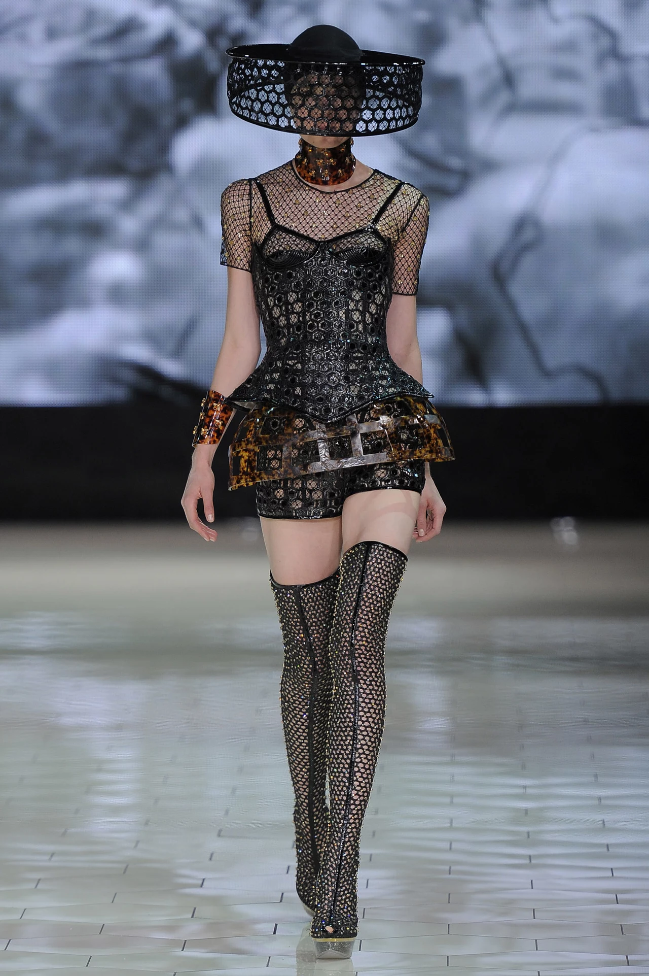 Alexander McQueen - wiosna-lato 2013 Alexander McQueen - wiosna-lato 2013