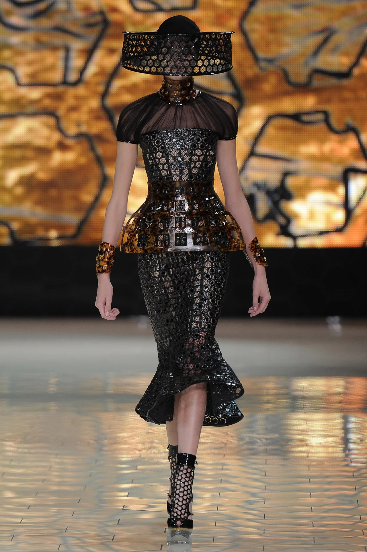 Alexander McQueen - wiosna-lato 2013 Alexander McQueen - wiosna-lato 2013