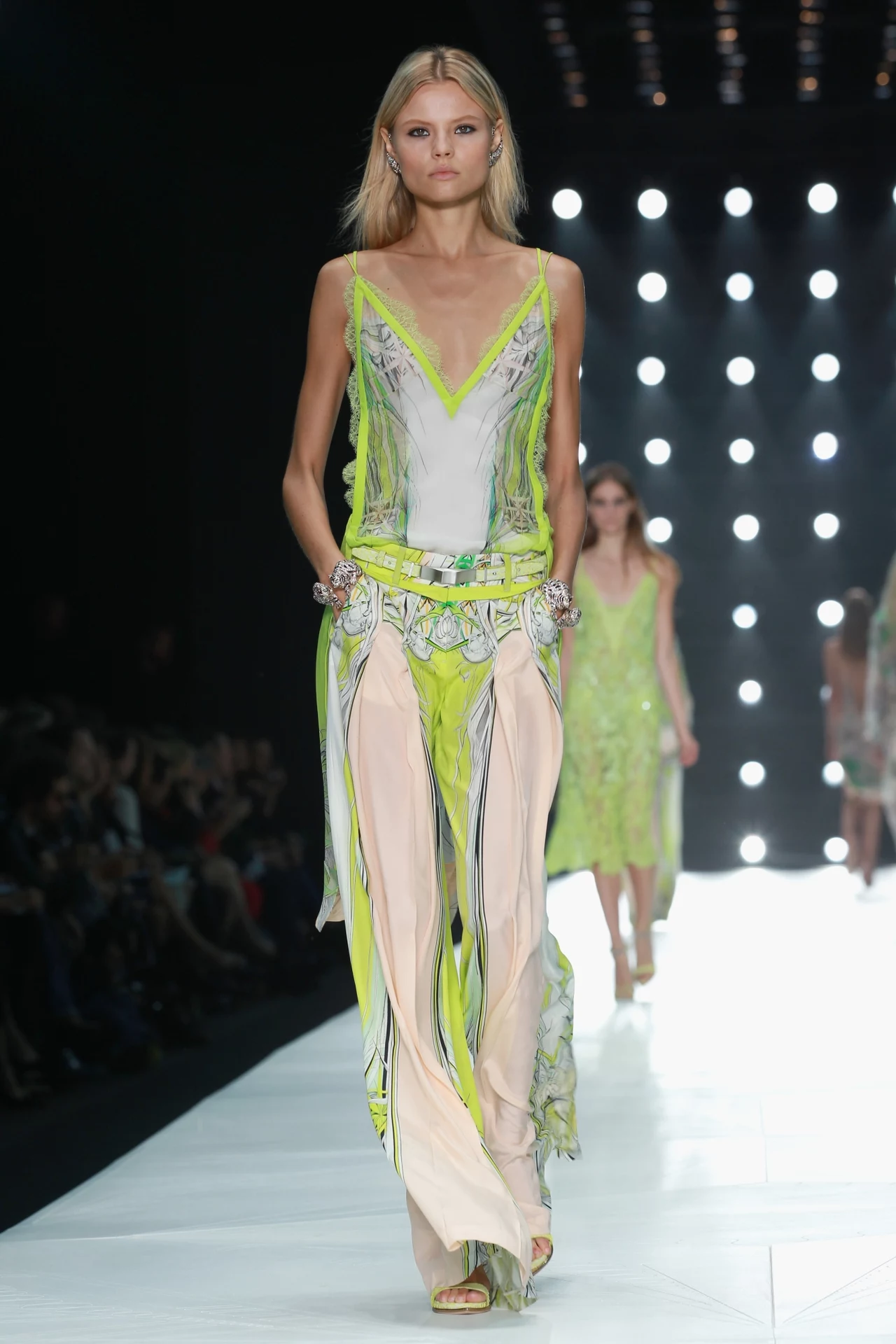 Magda Frąckowiak na pokazie Roverta Cavalli, Tydzień Mody w Mediolanie Magda Frąckowiak na pokazie Roverta Cavalli, Tydzień Mody w Mediolanie