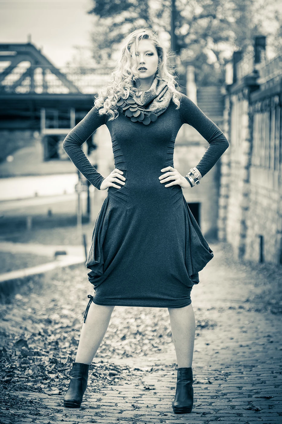 Fryzury: Wojtek Kasprzak i Oskar Bachoń Studio Stylizacji i Wizażu. Makijaż: Magdalena Moniczewska. Dodatki: CADO Accessories. Modelki: Wiola Bartosz i Kamila Korgól. Fryzury: Wojtek Kasprzak i Oskar Bachoń Studio Stylizacji i Wizażu. Makijaż: Magdalena Moniczewska. Dodatki: CADO Accessories. Modelki: Wiola Bartosz i Kamila Korgól.