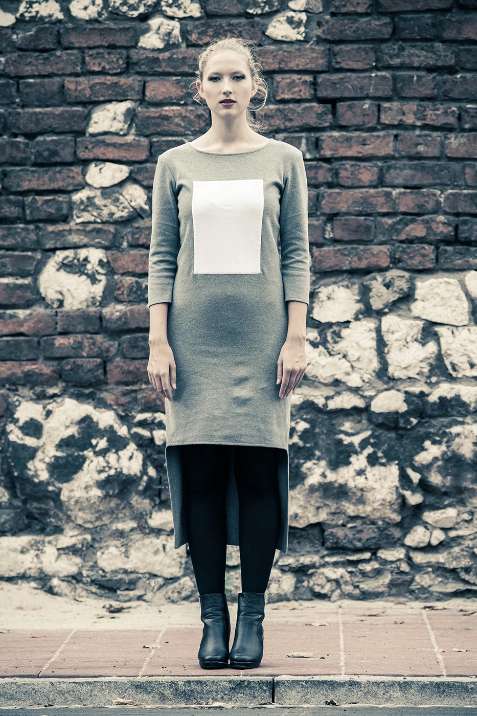 Agnieszka Oleksiewicz – A4 dla MonoLog. Fryzury: Wojtek Kasprzak i Oskar Bachoń Studio Stylizacji i Wizażu. Makijaż: Magdalena Moniczewska. Dodatki: CADO Accessories. Modelki: Wiola Bartosz i Kamila Korgól. Agnieszka Oleksiewicz – A4 dla MonoLog. Fryzury: Wojtek Kasprzak i Oskar Bachoń Studio Stylizacji i Wizażu. Makijaż: Magdalena Moniczewska. Dodatki: CADO Accessories. Modelki: Wiola Bartosz i Kamila Korgól.