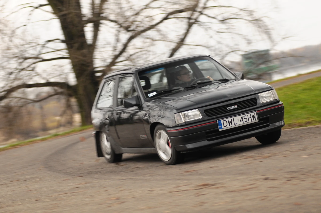 Mała Corsa w swojej najmocniejszej wersji to istny król ciasnych zakrętów.