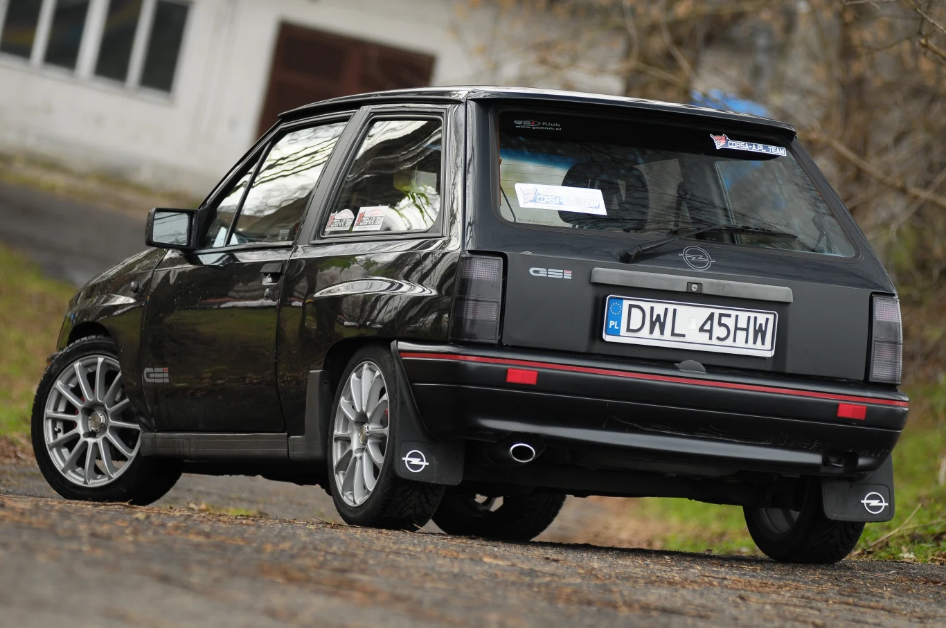 100 KM? Dziś wydaje się, że to niewiele. Ale Corsa GSi waży tylko 820 kilogramów!