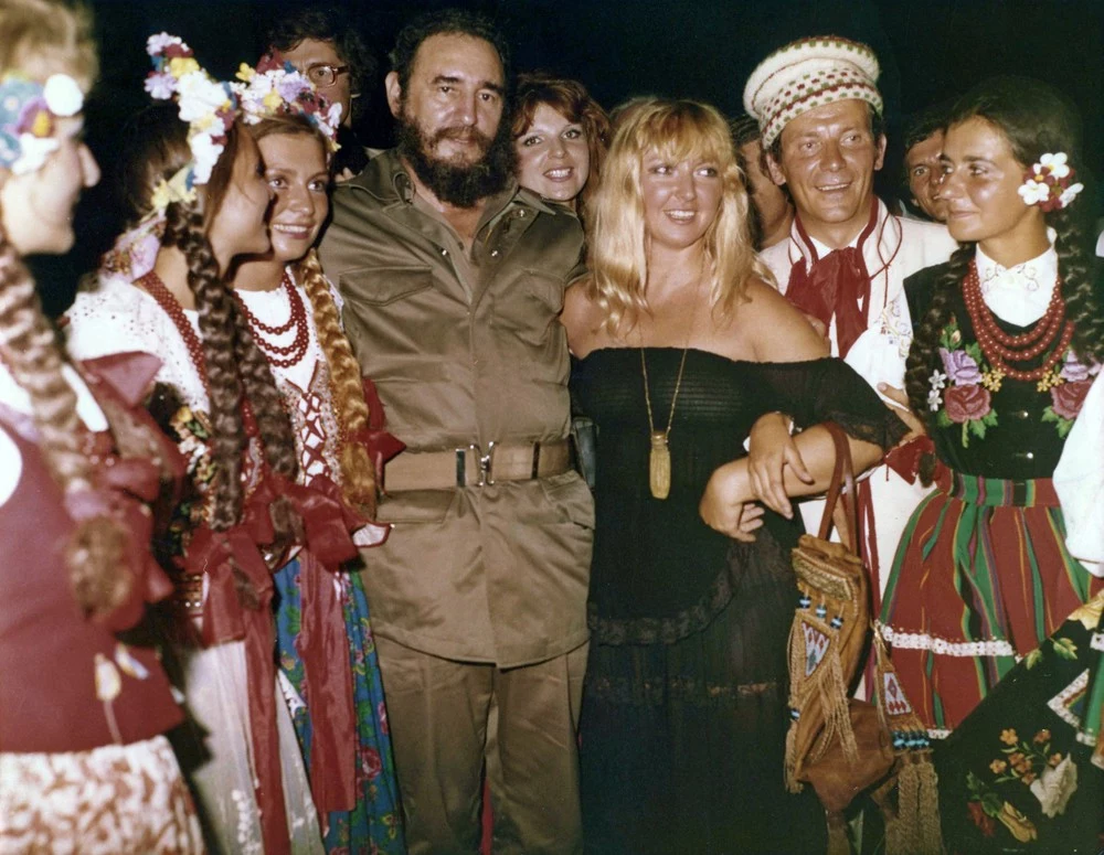Fidel Castro. To prawdziwa czołówka. Fidel ma na koncie ponad 35 tysięcy kochanek! Maryla Rodowicz dementowała plotki o romansie z Castro po pobycie na Kubie w 1978 r. Fidel Castro. To prawdziwa czołówka. Fidel ma na koncie ponad 35 tysięcy kochanek! Maryla Rodowicz dementowała plotki o romansie z Castro po pobycie na Kubie w 1978 r.