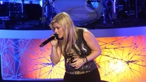 Kelly Clarkson w sierpniu 2012 roku