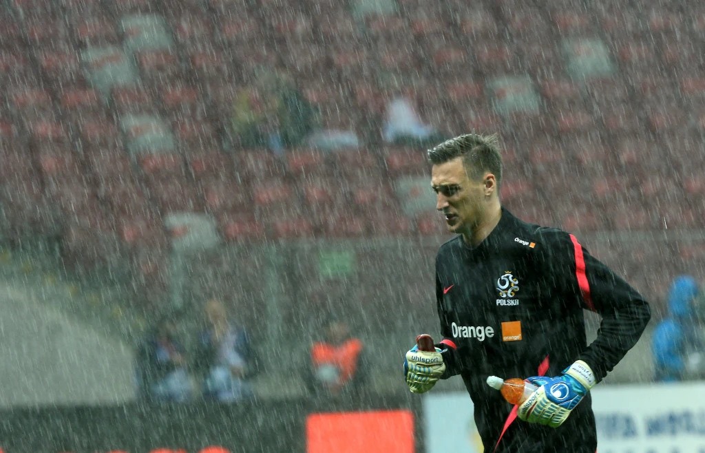 Deszcz zalał murawę Stadionu Narodowego tuż przed meczem z Anglią Deszcz zalał murawę Stadionu Narodowego tuż przed meczem z Anglią