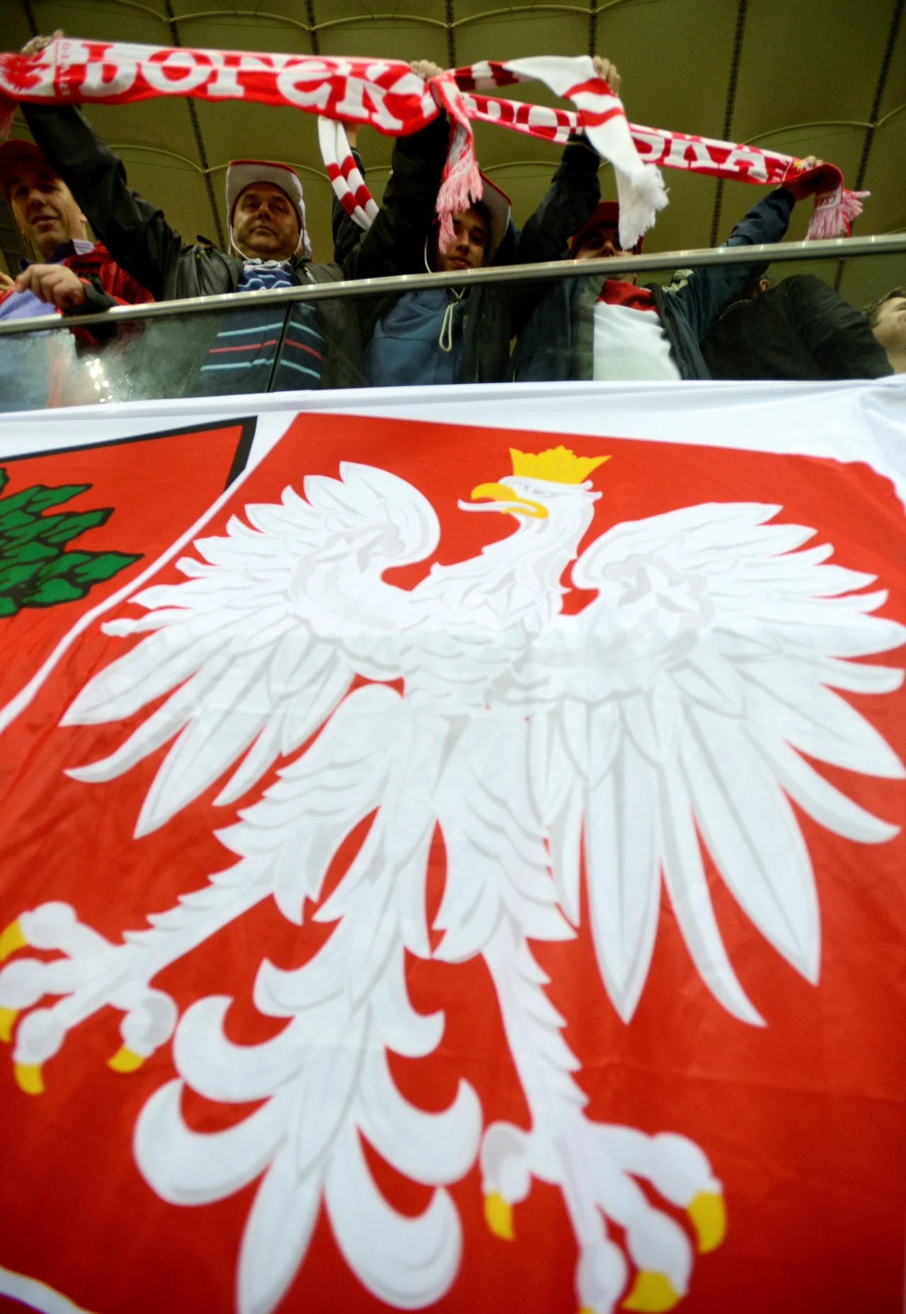 Deszcz zalał murawę Stadionu Narodowego tuż przed meczem z Anglią Deszcz zalał murawę Stadionu Narodowego tuż przed meczem z Anglią