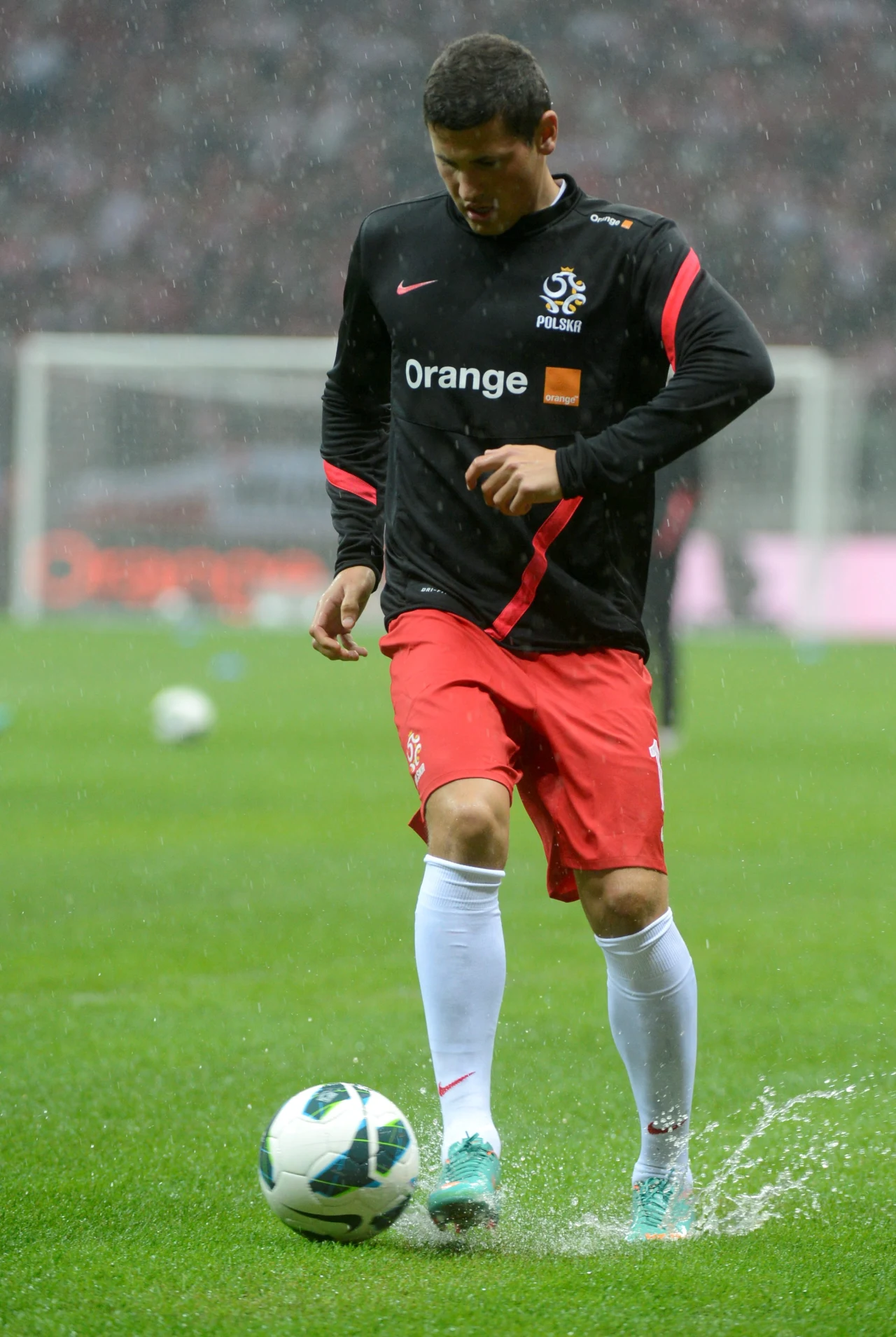 Deszcz zalał murawę Stadionu Narodowego tuż przed meczem z Anglią Deszcz zalał murawę Stadionu Narodowego tuż przed meczem z Anglią