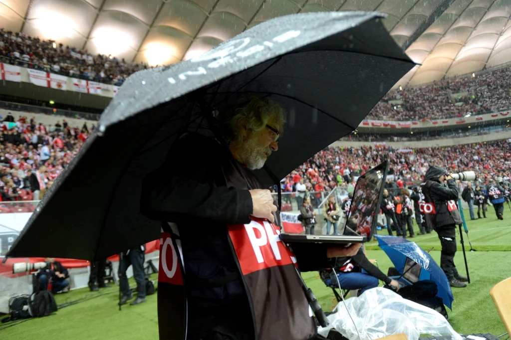 Deszcz zalał murawę Stadionu Narodowego tuż przed meczem z Anglią Deszcz zalał murawę Stadionu Narodowego tuż przed meczem z Anglią