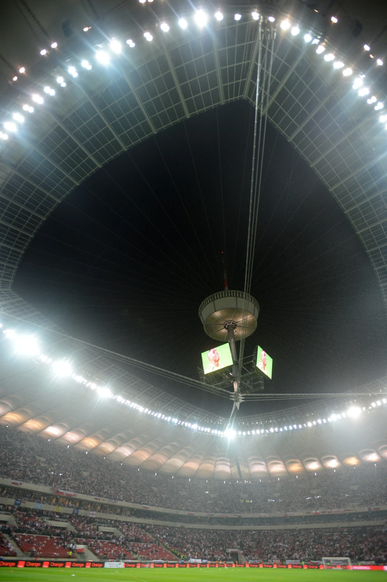 Deszcz zalał murawę Stadionu Narodowego tuż przed meczem z Anglią Deszcz zalał murawę Stadionu Narodowego tuż przed meczem z Anglią