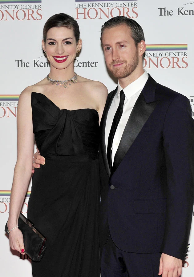 Anne Hathaway i jej świeżo poślubiony mąż Adam Shulman
