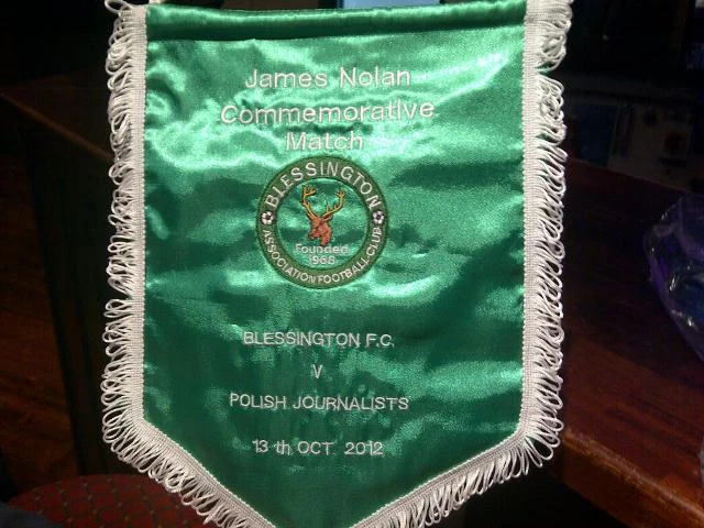 Uroczysty proporzec przygotowany na mecz z okazji upamiętnienia Nolana. Uroczysty proporzec przygotowany na mecz z okazji upamiętnienia Nolana.