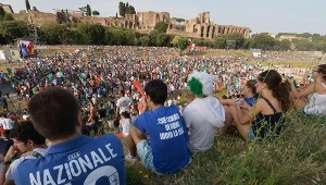 W Circus Maximus kibice oglądają mecze piłkarskiej reprezentacji Włoch