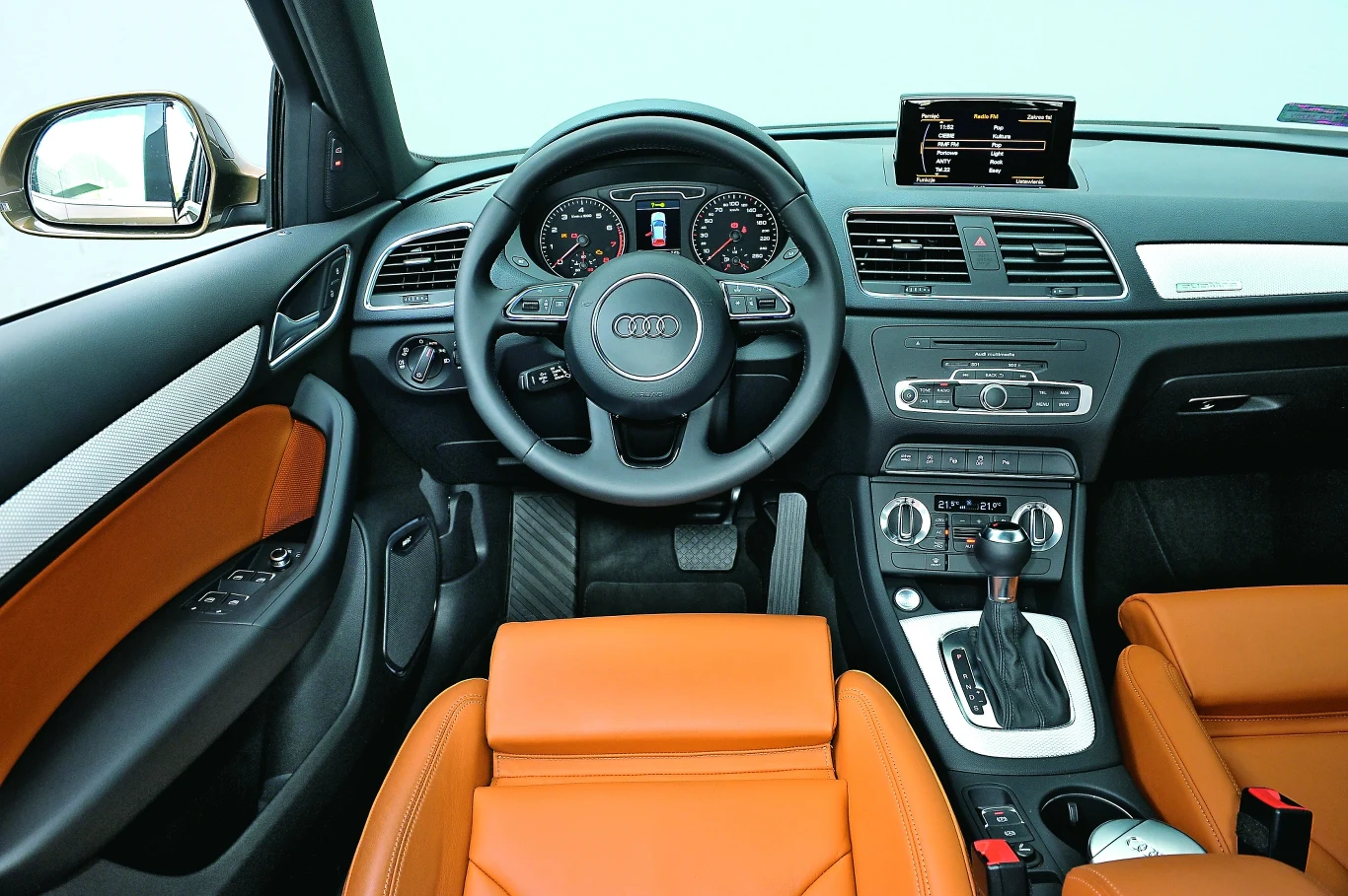 Wnętrze wygląda ekskluzywnie za sprawą świetnego wykończenia.