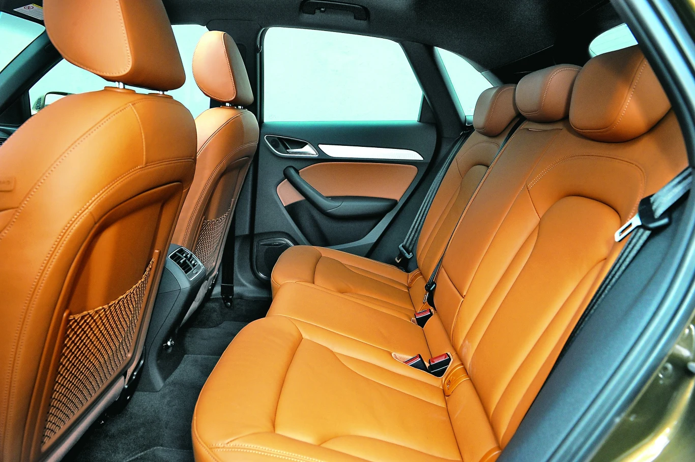 ...zwłaszcza na tylnej kanapie.