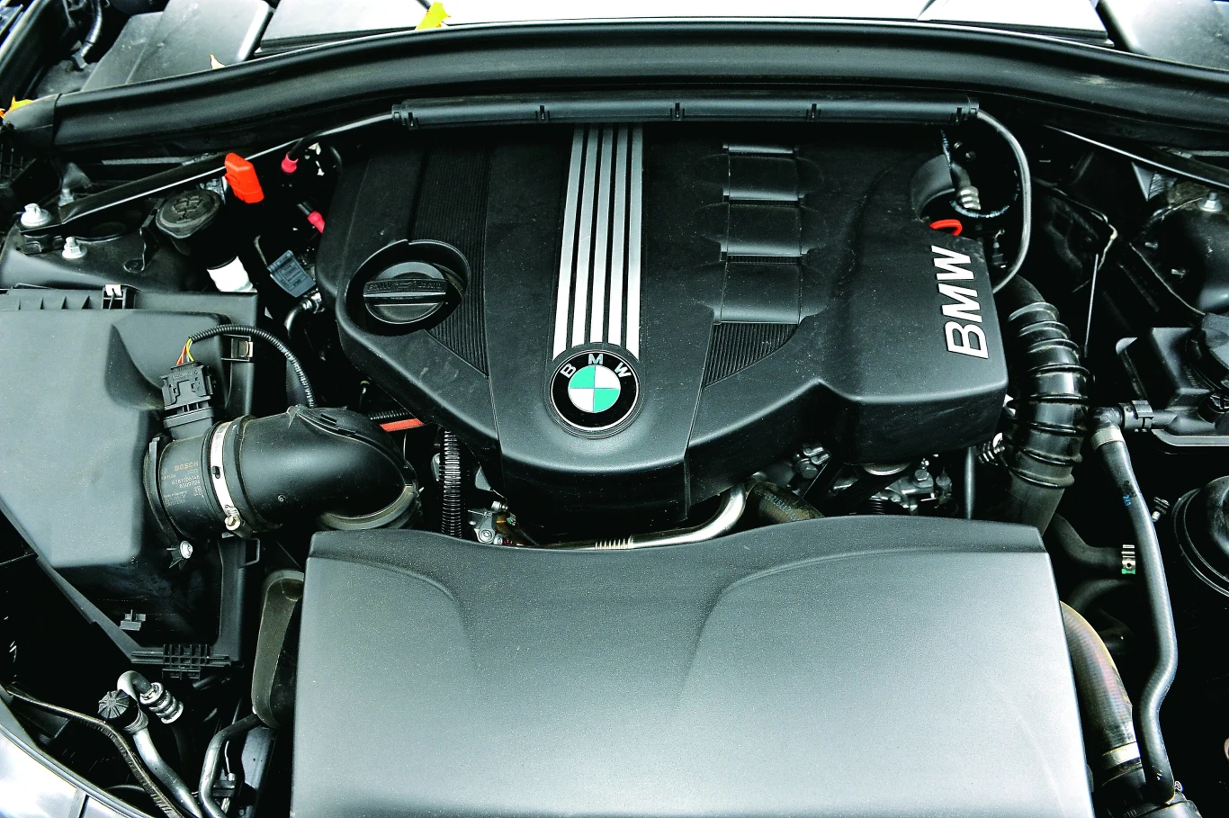 Tylko w X1 silnik umieszczono wzdłużnie.