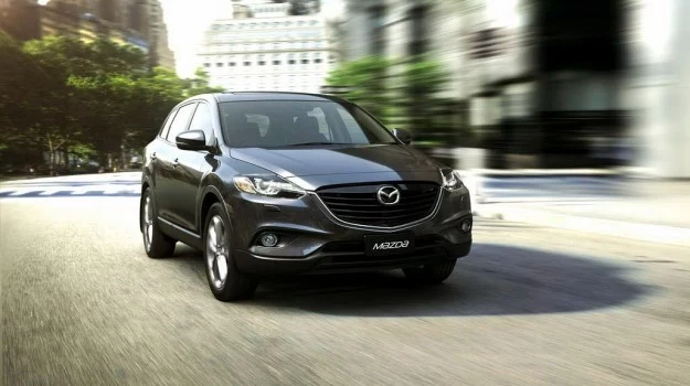 Mazda CX-9 porusza się teraz na kołach z 20-calowymi obręczami.